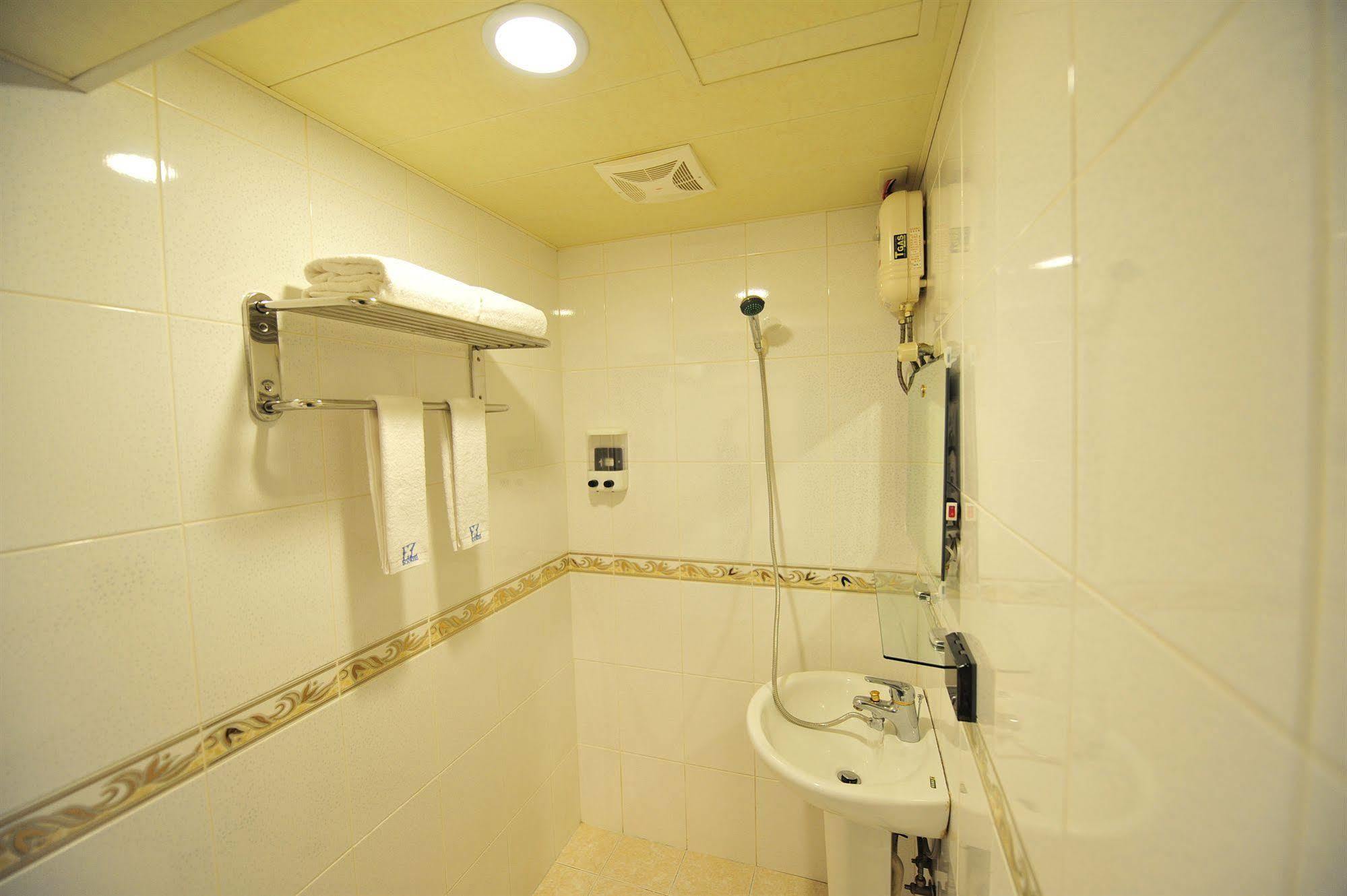 Ezbookers Dunhua Hotell Taipei Exteriör bild